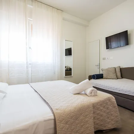 Cristina Hotel 2*