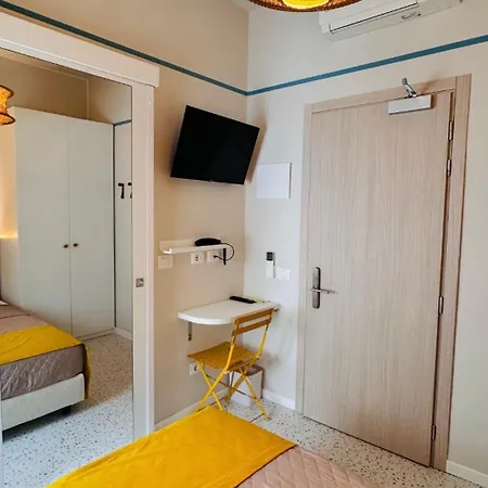 Cristina Hotel 2*