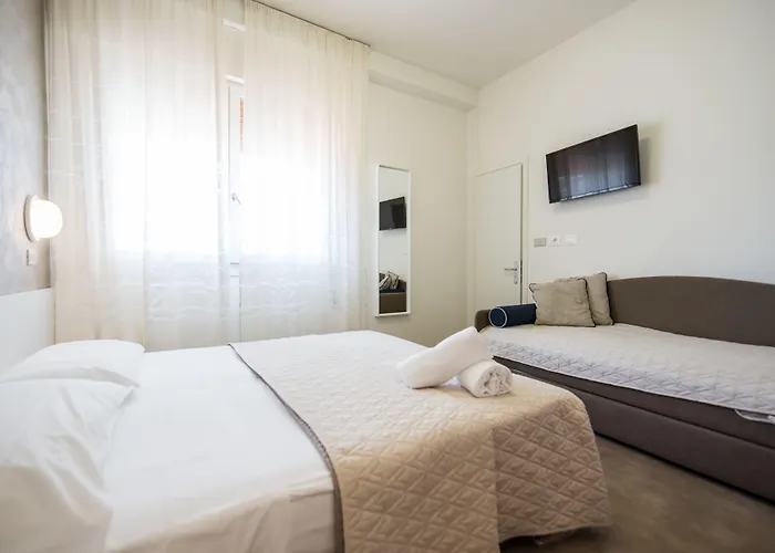Cristina Hotel 2*