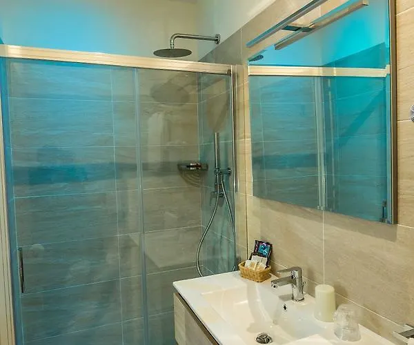 Cristina Hotel 2*